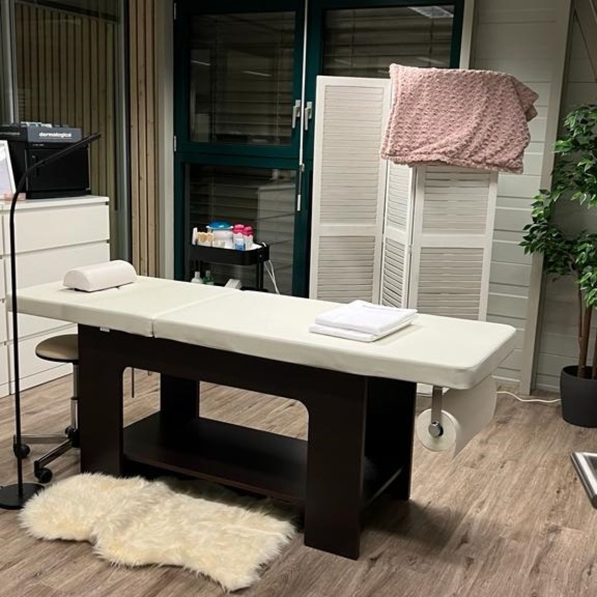 Nelbybed Paper Holder - Image 2